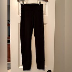 Black Lululemon “In Movement” 25” leggings size 4